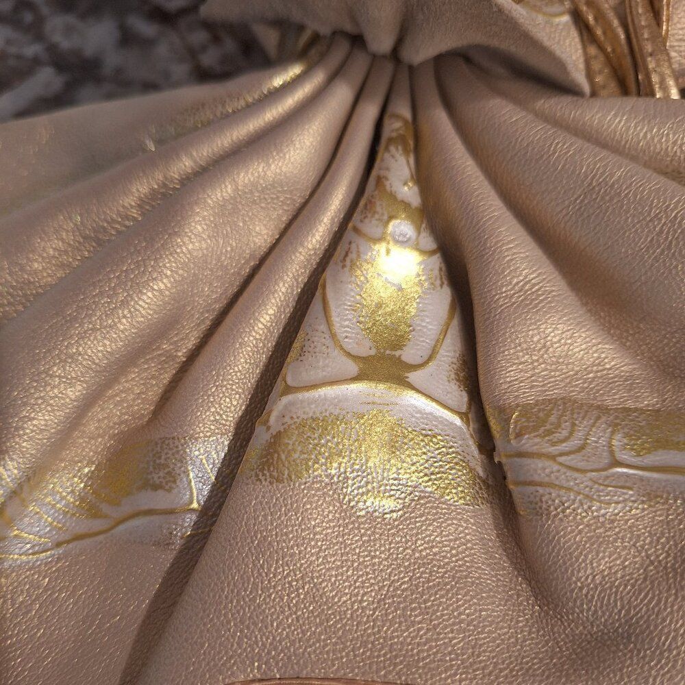 vtg metallic gold soft‎ leather crossbody - Picture 9 of 14